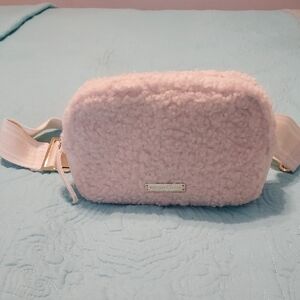 Vineyard VINES          Women's Cream Sherpa Belt Bag